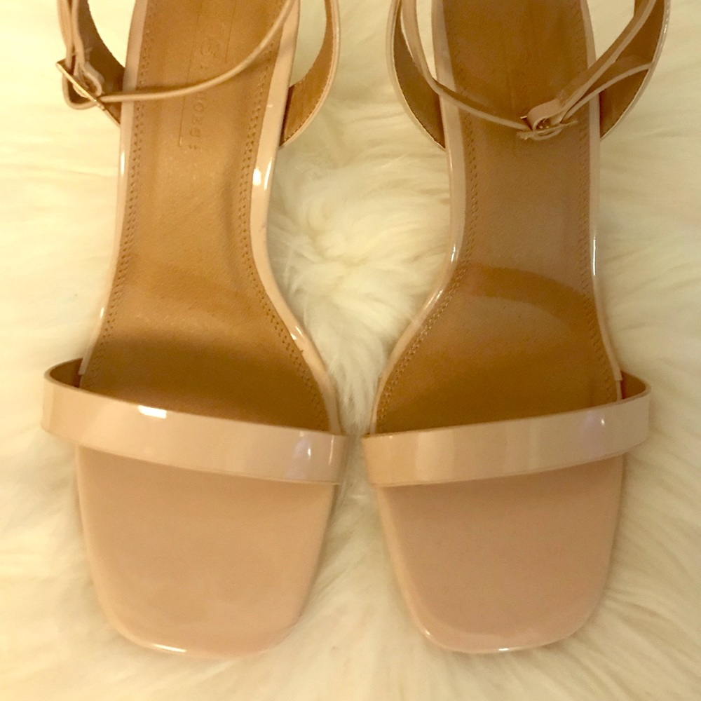 Nude strap pumps size Wide 8.5 Brand New, unworn